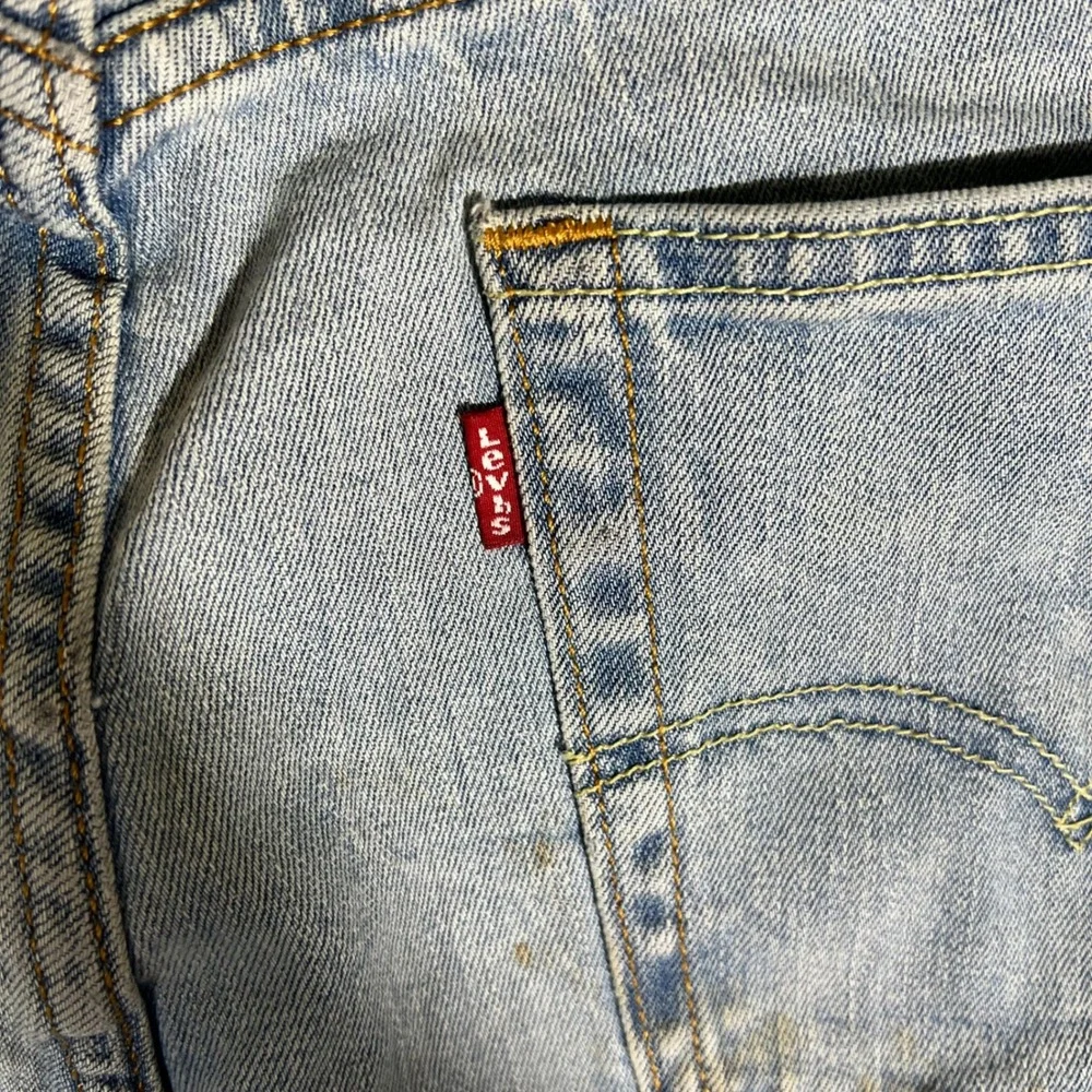 Levis 514 Straight Fit Jeans Mens 33x30 Light Wash Blue Denim trash distressed